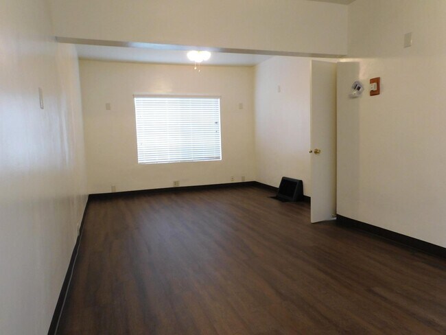 Building Photo - 1009 N Roosevelt Ave