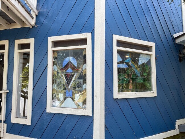 Building Photo - College Station - Lake Front Property - 3 bedroom / 1.5 bath - 2 story Home