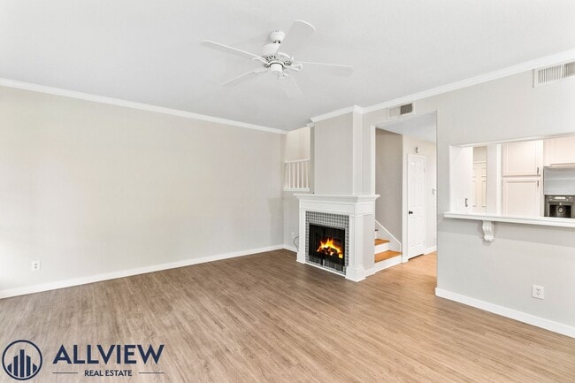 Building Photo - Updated 3 Bed, 2.5 Bath Home Available in ...