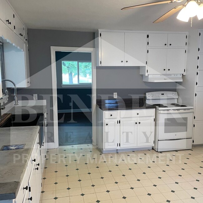 Building Photo - BRICK RANCH HOME IN THE CITY