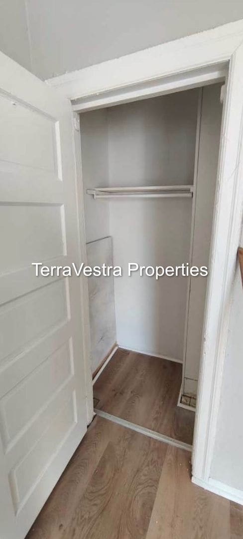 Building Photo - 411 Market St