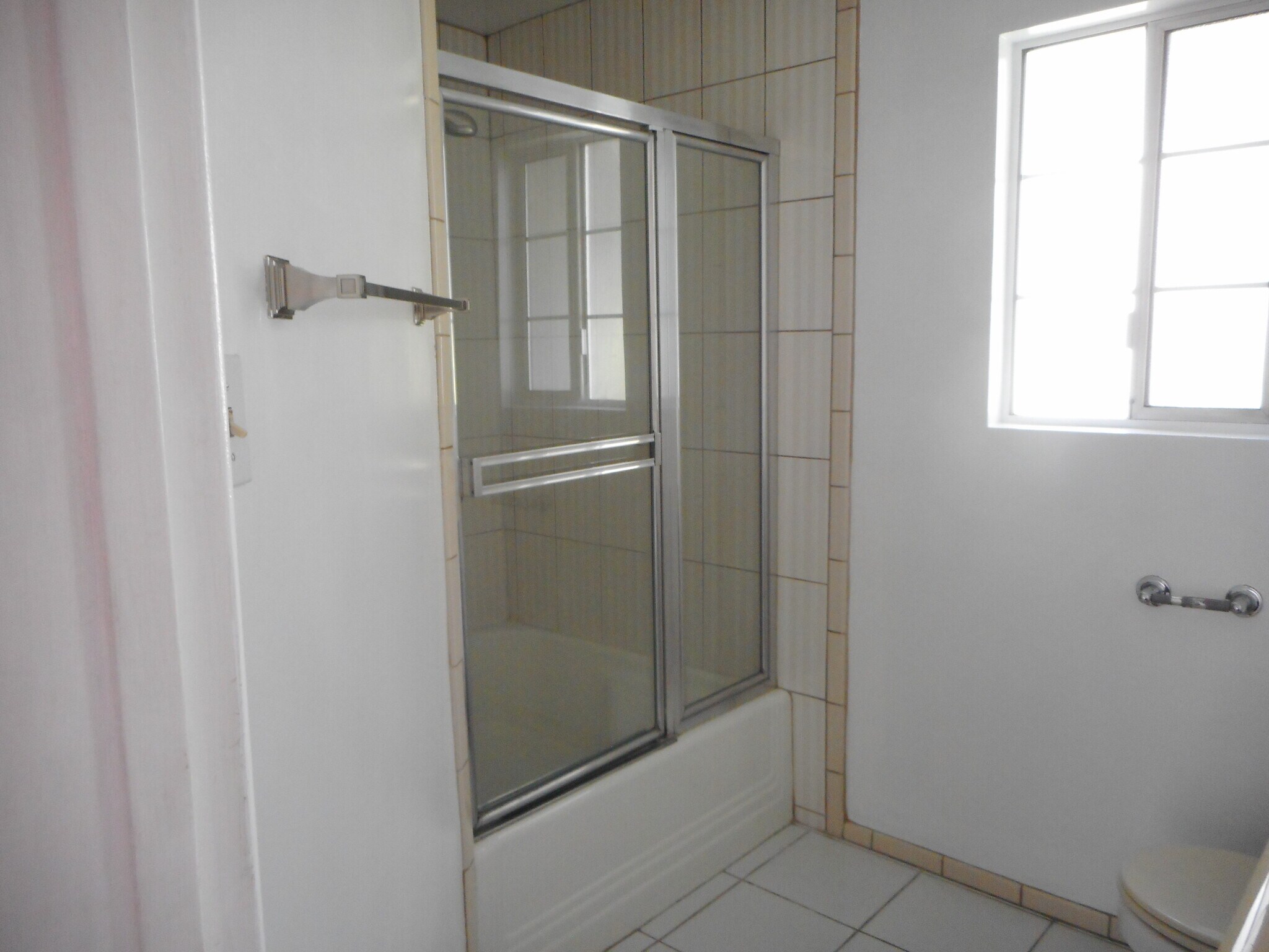 Building Photo - 4267 Van Nuys Blvd