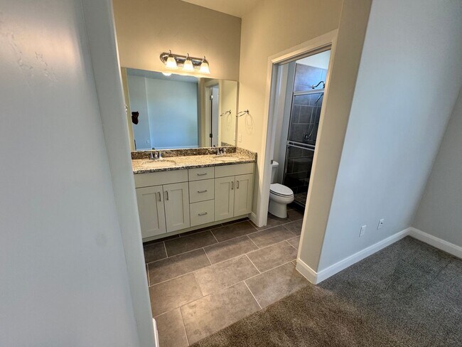 Building Photo - Pet Friendly!! Fresh and Clean!!  Ready to go!