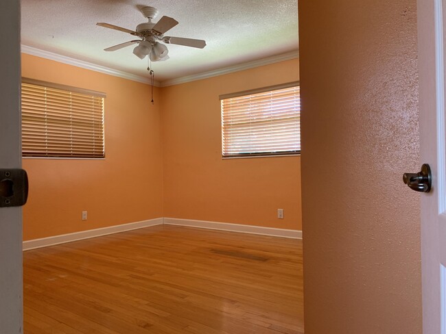 Building Photo - 1401 Magnolia Dr
