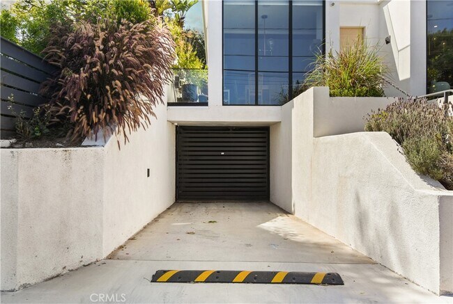 Building Photo - 723 Pier Ave