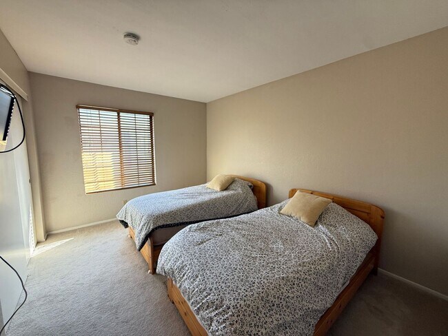 Building Photo - 3 Bedroom Condo available in Arroyo Grande
