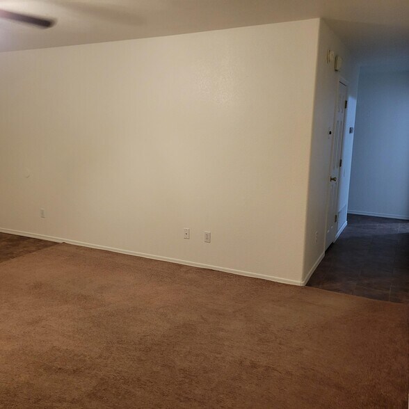 Building Photo - 6662 S Iberia Ave