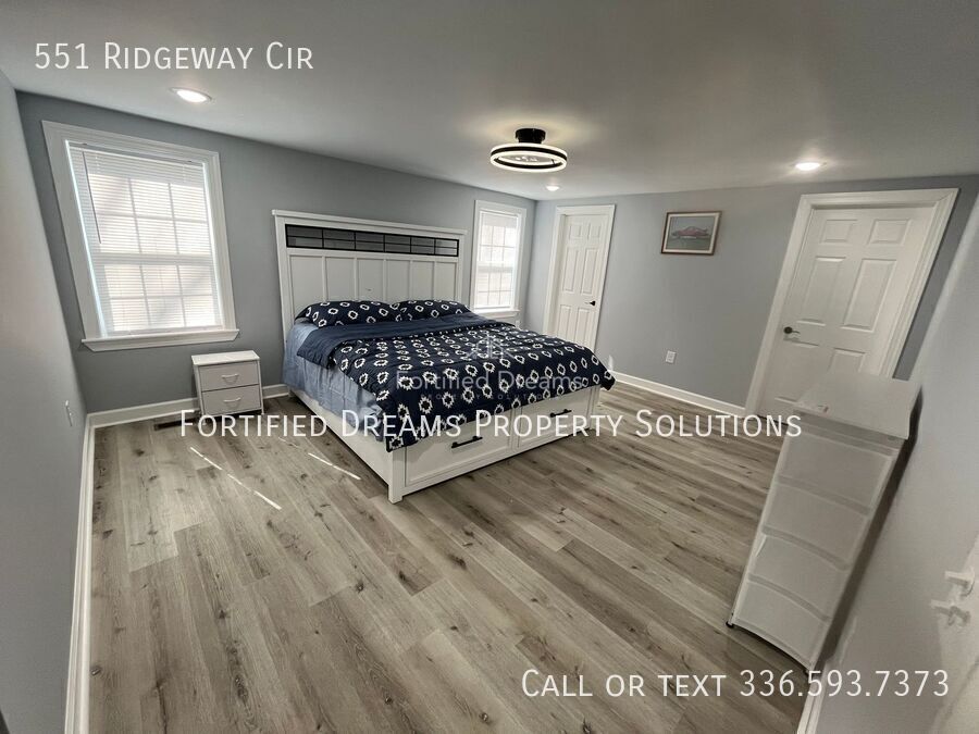Building Photo - 551 Ridgeway Cir