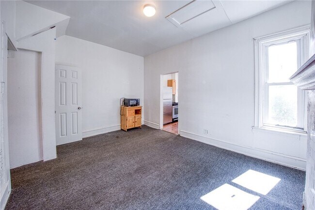 Building Photo - 354 Ophelia St