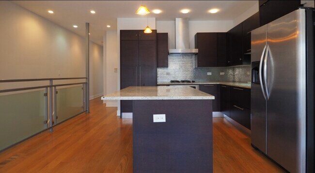 Building Photo - 1263 N Honore St