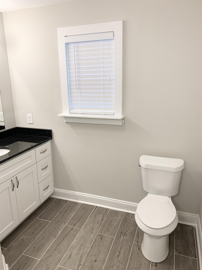 Building Photo - 119 Dime St