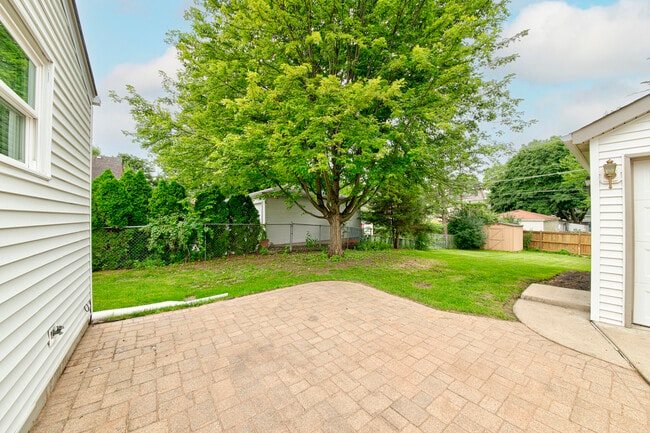Building Photo - 384 S Wolf Rd