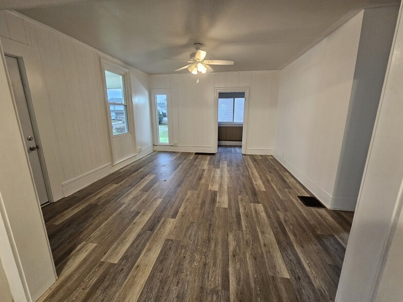 Building Photo - 229 Buckingham St