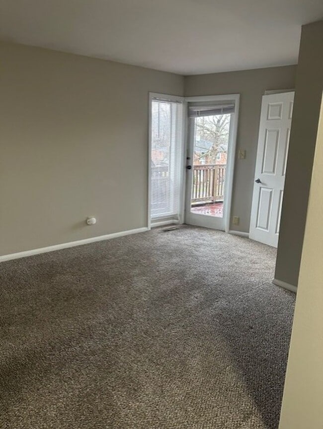 Building Photo - Two Bedroom Apartment for Rent - Marble Cliff/Grandview