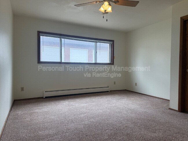 Building Photo - 301 6th St S