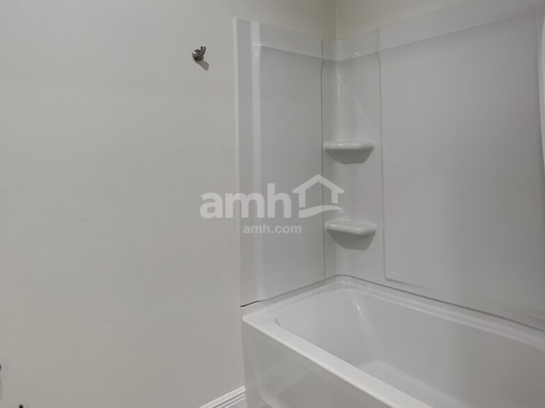 Building Photo - 5928 Sycamore Pl St