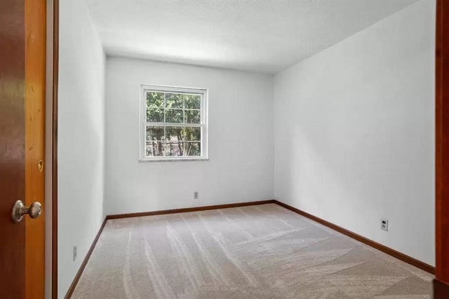 Building Photo - RENT REDUCED - 2 Bedroom (with bonus craft room/ office) Condominium in Coralville.