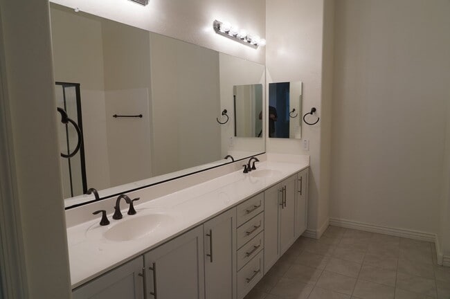 Building Photo - Fetlock