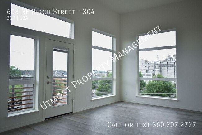 Building Photo - 608 NE Birch St