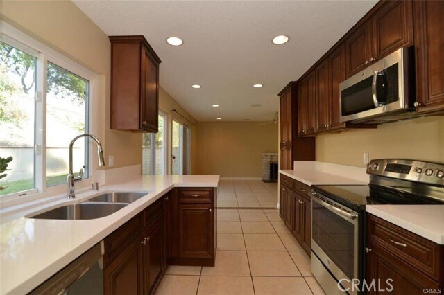 Building Photo - 25831 Chapel Hill Dr