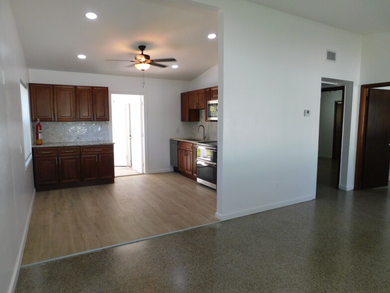 Building Photo - 1811 Highland Ave