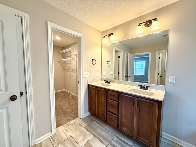 Building Photo - 1137 Gentry Dr