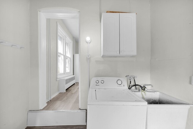 Building Photo - 1542 Warren St