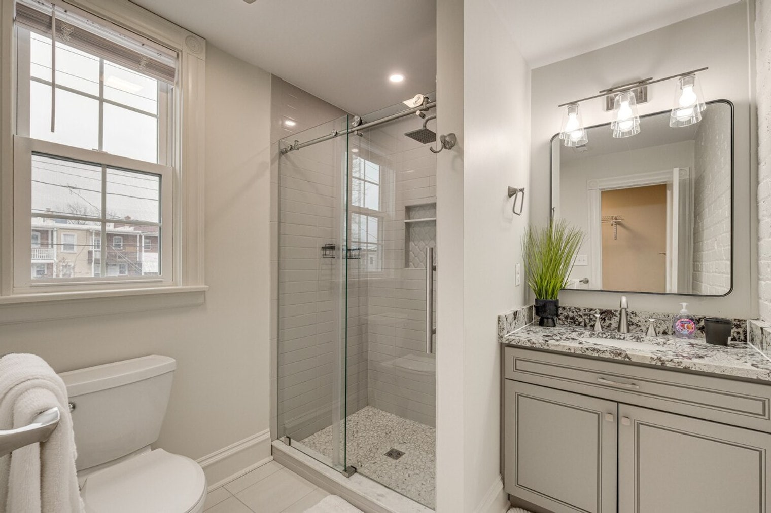 Building Photo - 2312 Rosewood Ave