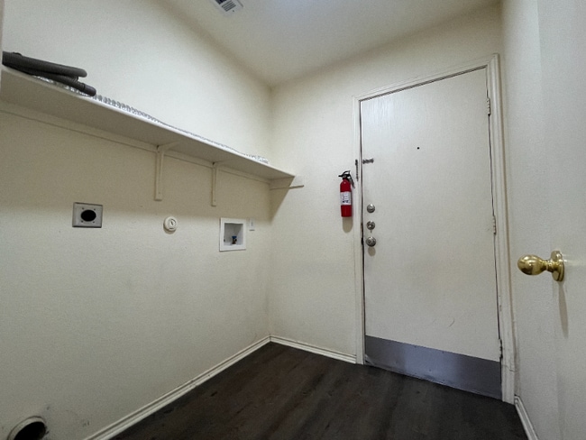 Building Photo - 162 Challenger