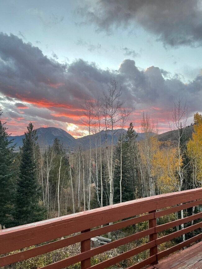 Building Photo - 347 Deer Path Rd