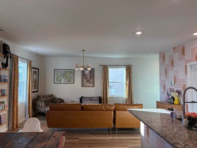 Building Photo - 523 Salty Pine Dr