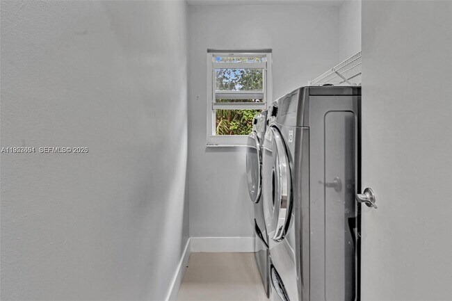 Building Photo - 10301 Panama St