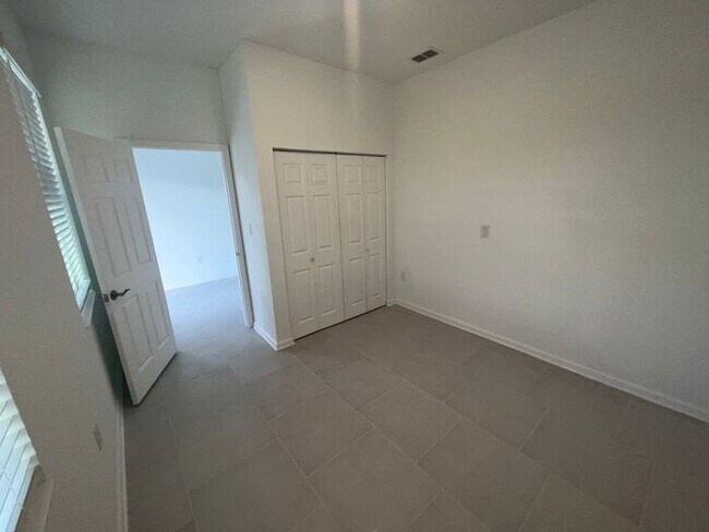 Building Photo - Nearly New 4 bedroom 2.5 bath St. Cloud home features SOLAR PANELS, Stainless Appliances, and Qua...