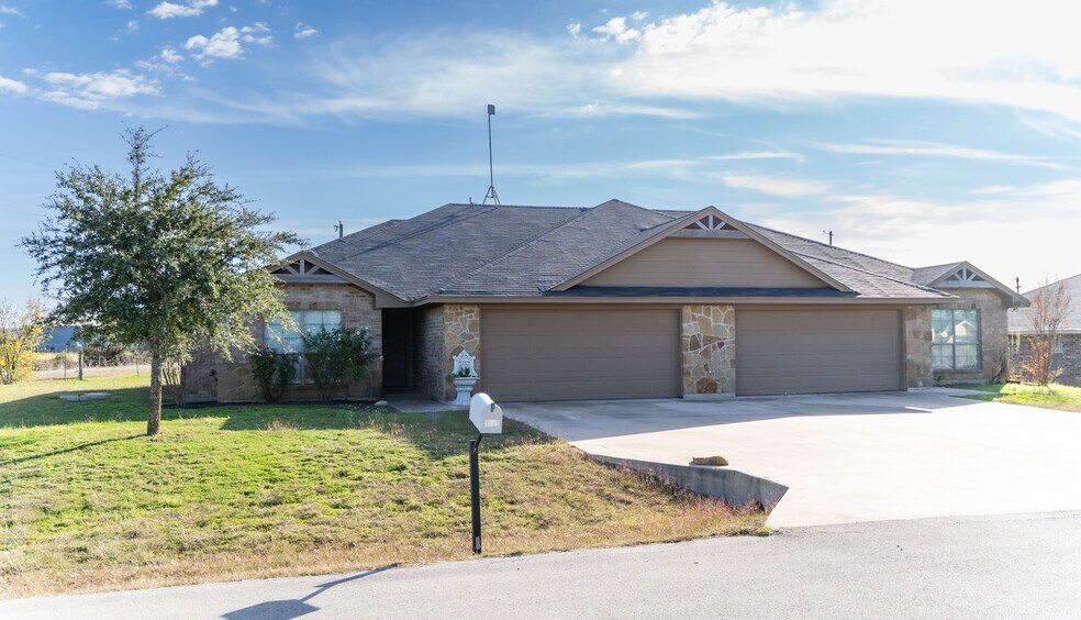 Primary Photo - 109 Brock Hill Ln