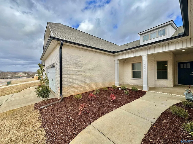 Building Photo - 6028 Gardner Maples Dr SE