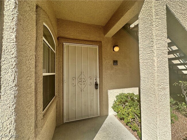 Primary Photo - 5415 W Harmon Ave