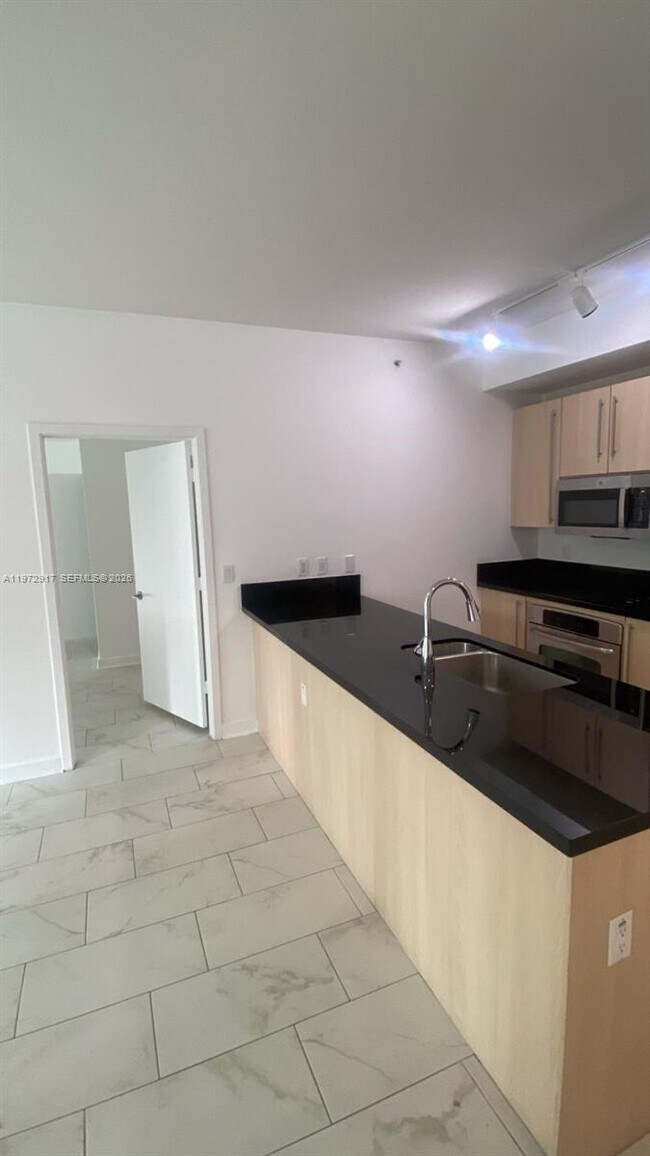 Building Photo - 1111 SW 1st Ave