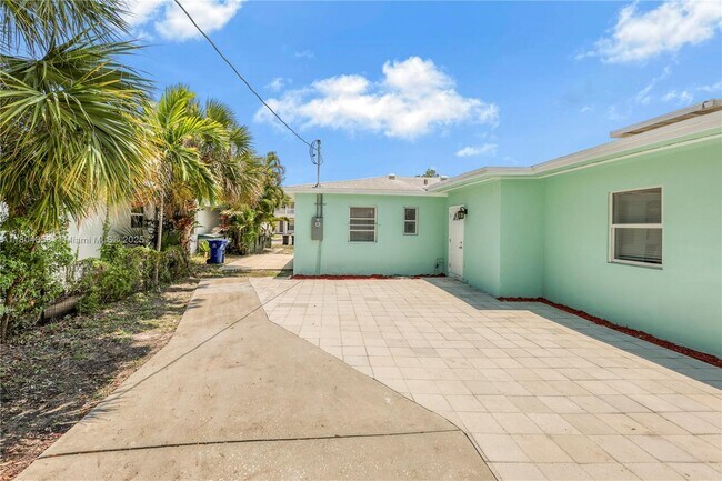 Building Photo - 809 SW 17th St