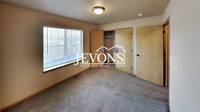 Building Photo - 708 N 29th Ave