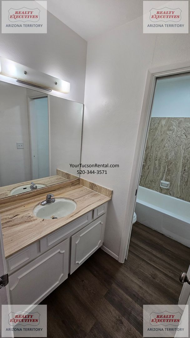 Building Photo - Fort Lowell & Campbell area Condo - 2 Bedrooms & 1.5 Bathrooms