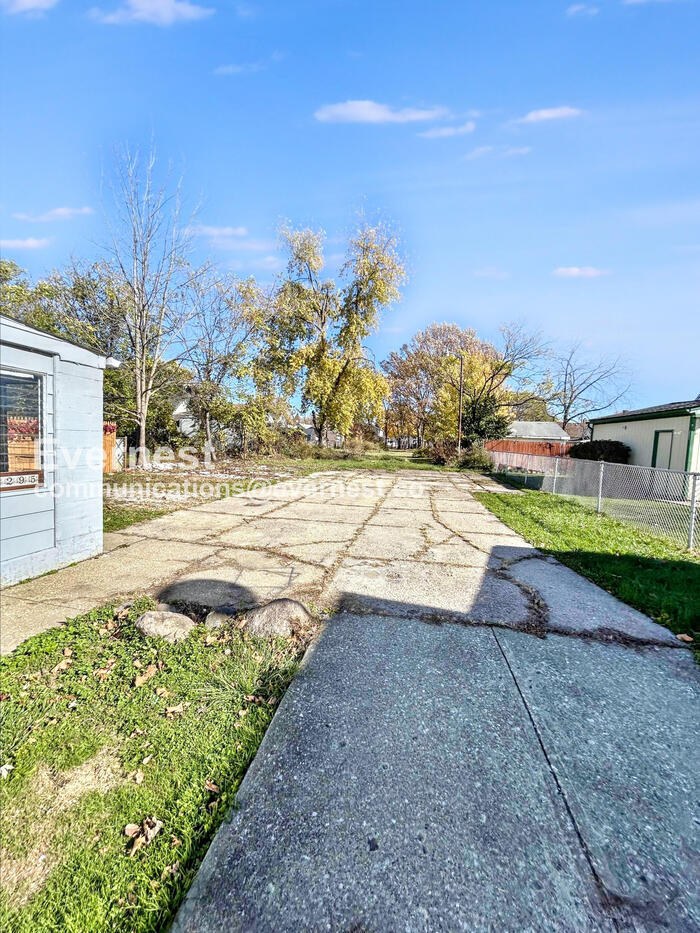 Building Photo - 3295 W 46th St