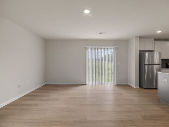 Building Photo - Modern 5BR Home with Quartz Kitchen & Open...