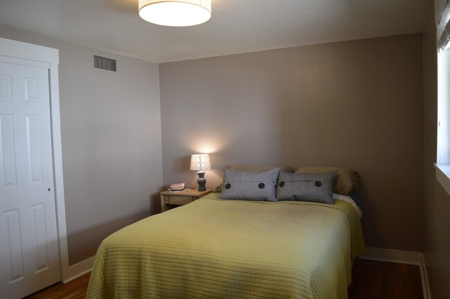 Building Photo - Remodeled 2 bed, 1 bath in the heart of Fo...