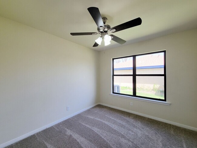 Building Photo - BEAUTIFUL REMODELED 4 BEDROOM 2 BATH HOME IN LAKE JACKSON, TEXAS