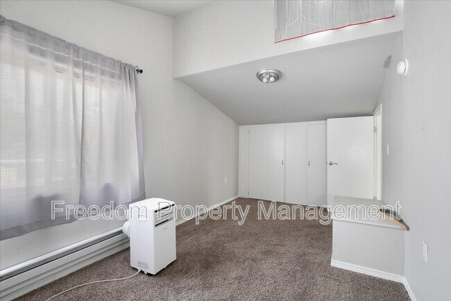 Building Photo - 420 S Garland St