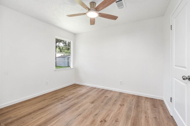 Building Photo - 6526 Lynngate Dr