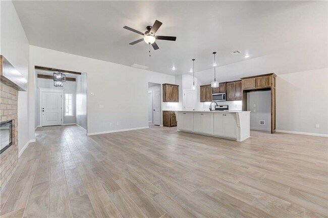 Building Photo - Newer Home For Lease in Noble.  15 minutes to OU Campus