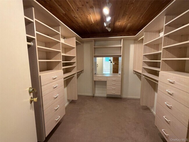 Building Photo - 6 Raven Way