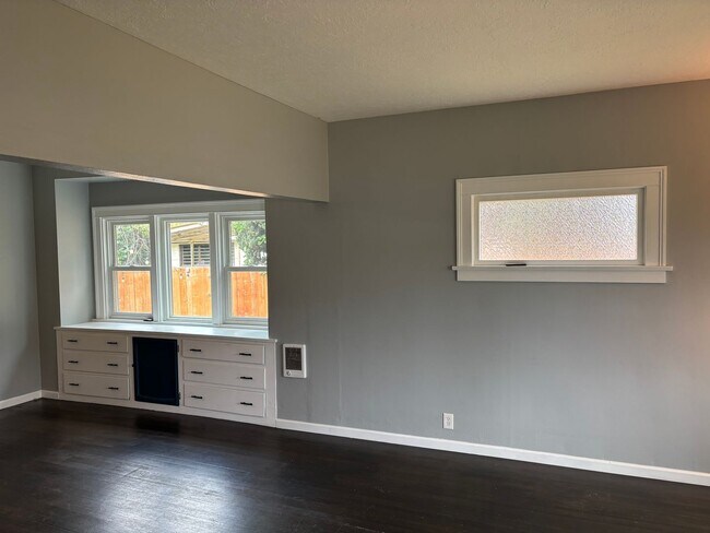 Building Photo - Spacious 3-Bedroom Craftsman Home with Solar Savings and Fully Fenced Yard