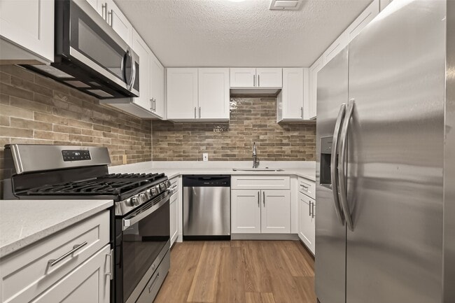 Building Photo - 5833 Southlea St